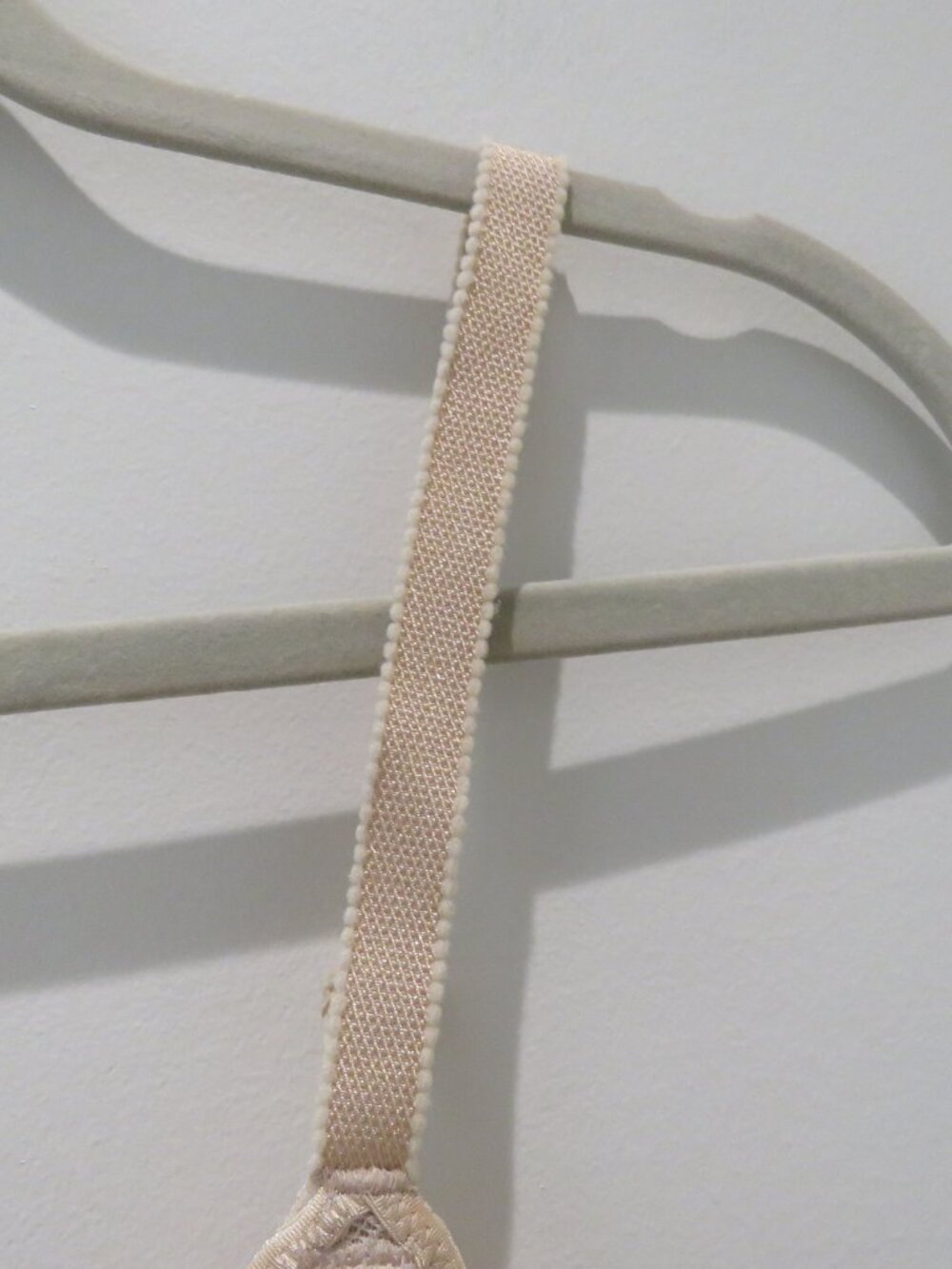 WACOAL Visual Effects Minimizer Bra in Sand Size 36C Neutral Minimalist - Picture 5 of 12